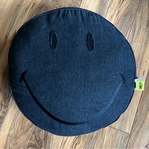 The Smiley Get Cushy Cushion
